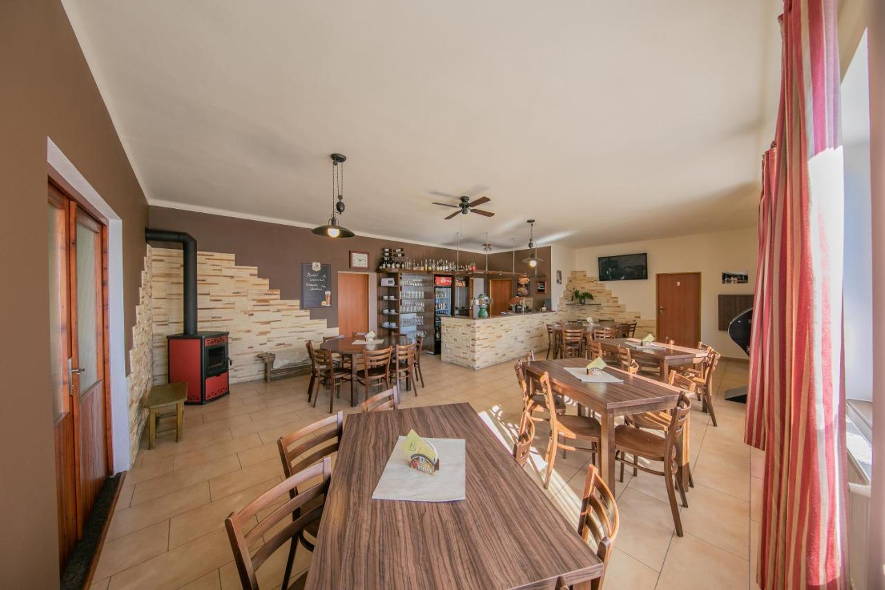 Na Rybnicku Bohutin Hotel Ngoại thất bức ảnh